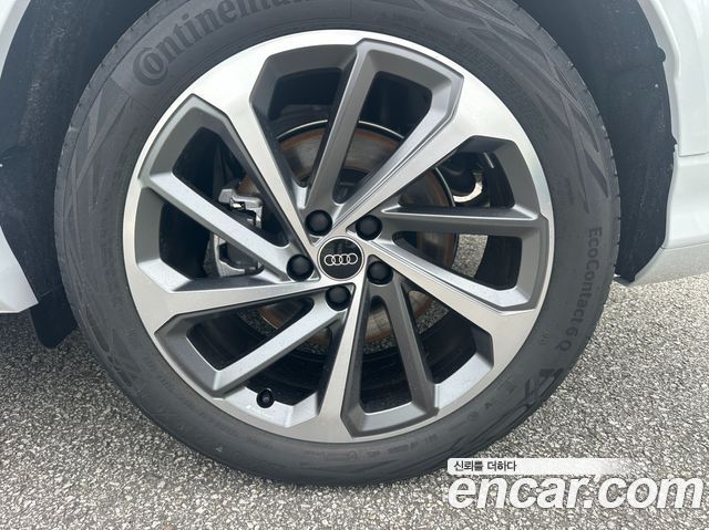 Audi Q5 40 TFSI Quattro S Line — пробег 30 км — фото 5 из 5