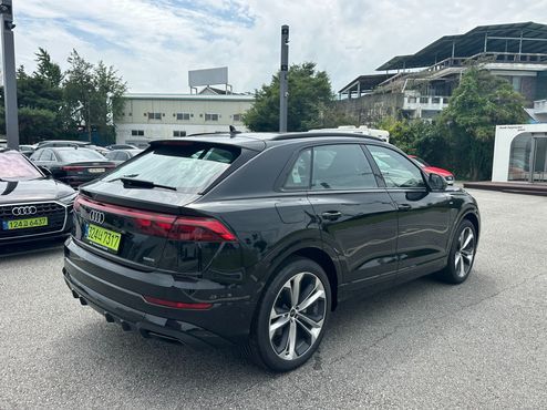 Audi Q8 55 TFSI Quattro Premium — пробег 30 км — фото 2 из 5