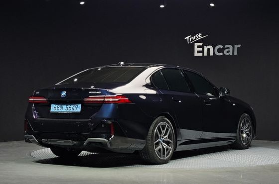BMW i5 eDrive 40 M Sport — пробег 38 484 км — фото 2 из 5
