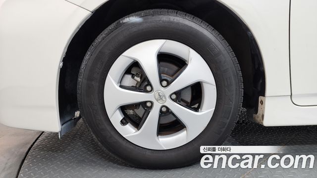 Toyota Prius 1.8 E — пробег 142 561 км — фото 5 из 5