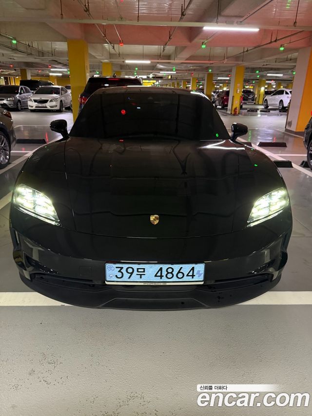 Porsche Taycan Base — пробег 28 000 км — фото 1 из 5