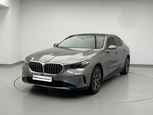 BMW 5-Series 520i — пробег 10 300 км — фото 1 из 5