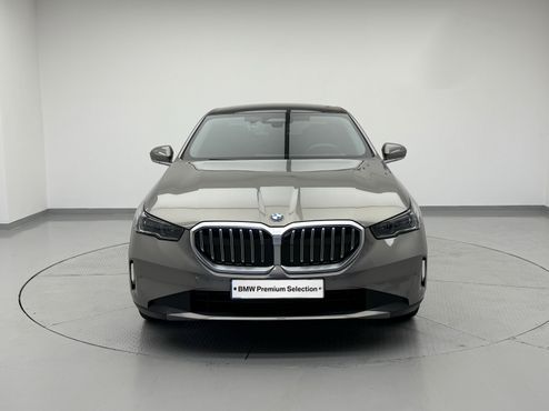 BMW 5-Series 520i — пробег 10 300 км — фото 2 из 5