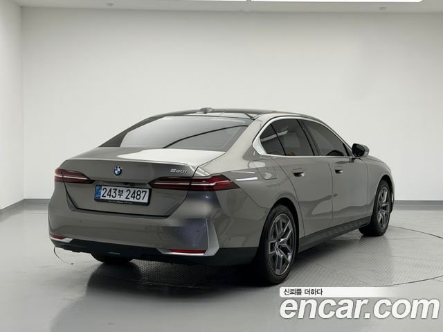 BMW 5-Series 520i — пробег 10 300 км — фото 4 из 5