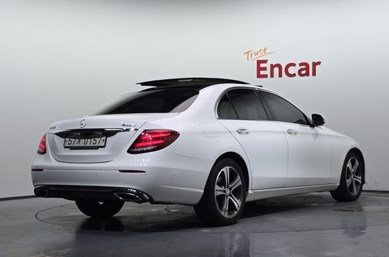 Mercedes-Benz E-Class E300 4MATIC Avnatgarde — пробег 81 049 км — фото 2 из 5