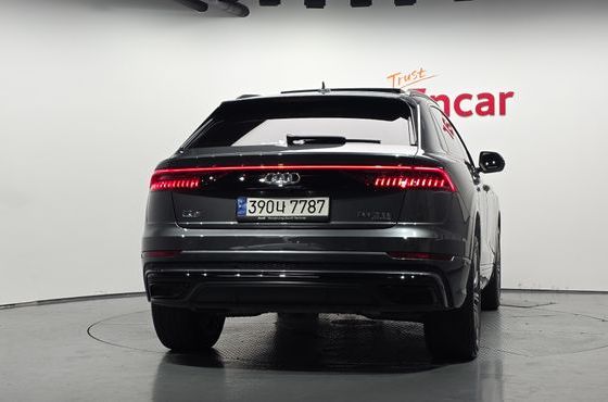 Audi Q8 55 TFSI Quattro Premium — пробег 92 929 км — фото 4 из 5