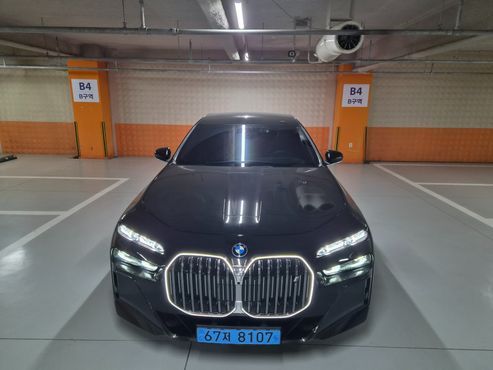 BMW i7 eDrive 50 M Sport — пробег 10 000 км — фото 2 из 5