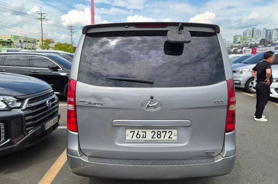 Hyundai Starex 12-Seater Wagon CVX Premium — пробег 229 900 км — фото 2 из 5