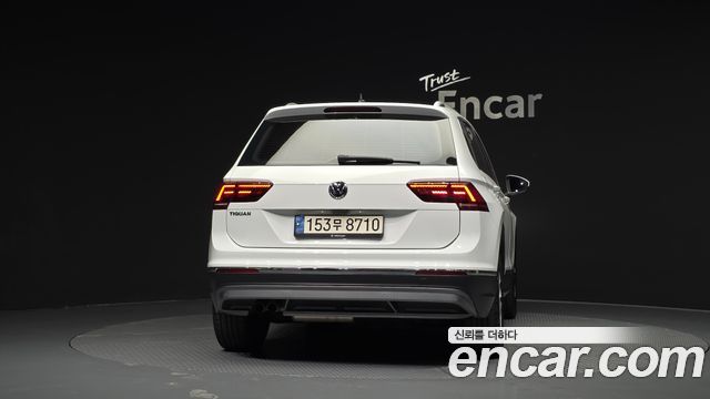 Volkswagen Tiguan 2.0 TDI Premium — пробег 58 660 км — фото 4 из 5