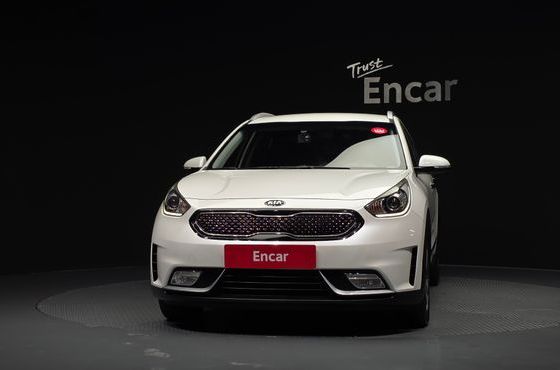 Kia Niro Prestige — пробег 180 604 км — фото 3 из 5