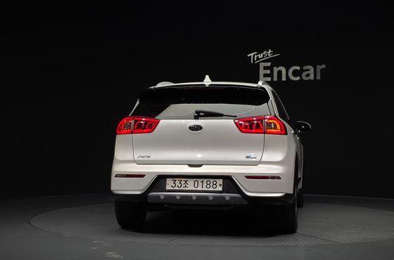 Kia Niro Prestige — пробег 180 604 км — фото 4 из 5