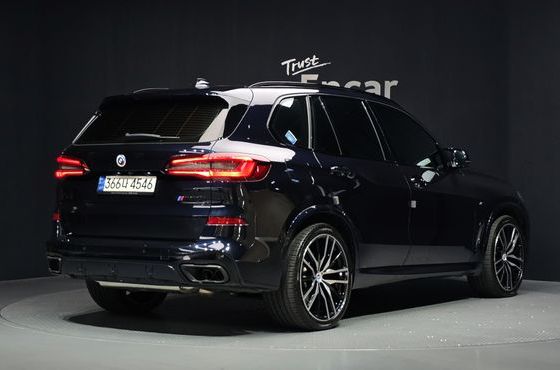 BMW X5 M50i — пробег 64 377 км — фото 2 из 5