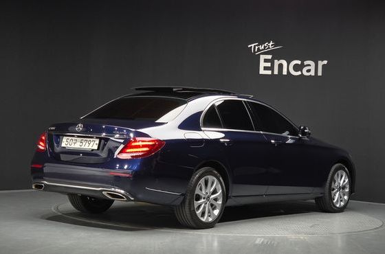Mercedes-Benz E-Class E300 4MATIC Exclusive — пробег 106 464 км — фото 2 из 5
