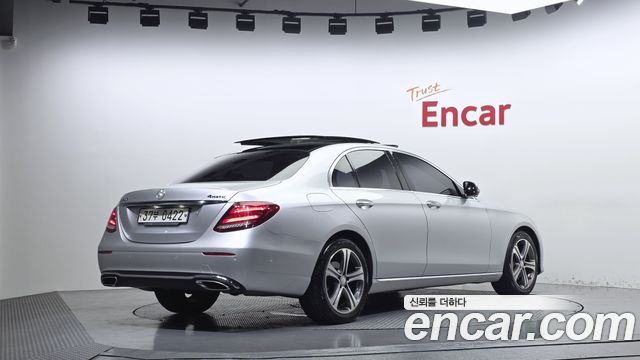 Mercedes-Benz E-Class из Кореи Encar