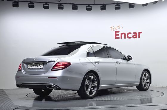 Mercedes-Benz E-Class E300 4MATIC Avnatgarde — пробег 94 502 км — фото 2 из 5