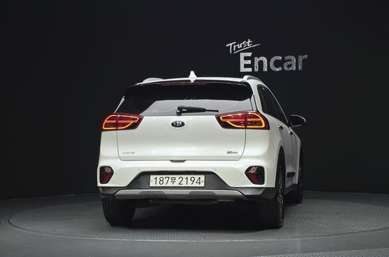 Kia Niro 1.6 HEV Prestige — пробег 110 977 км — фото 4 из 5
