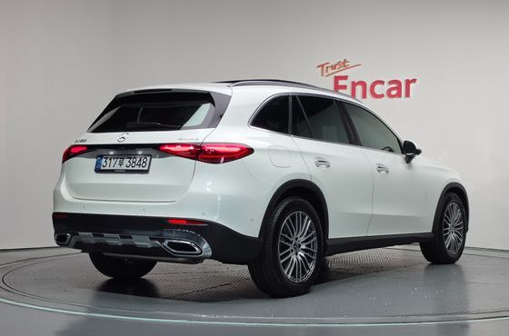 Mercedes-Benz GLC-Class GLC 300 4MATIC Avantgarde — пробег 4 373 км — фото 2 из 5