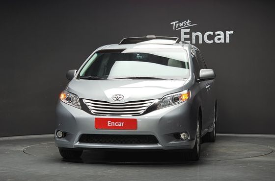 Toyota Sienna 3.5 AWD — пробег 259 112 км — фото 3 из 5