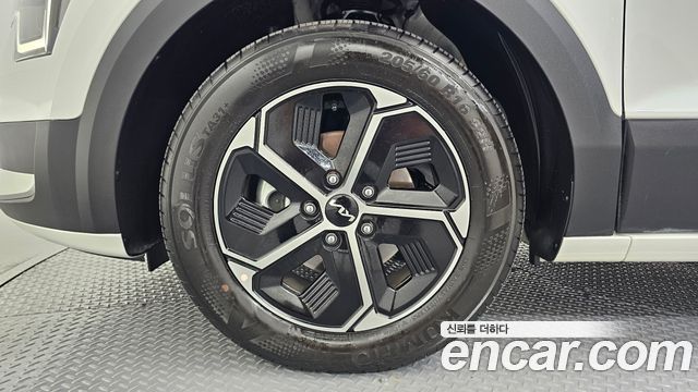 Kia Niro Best Selection — пробег 7 442 км — фото 5 из 5