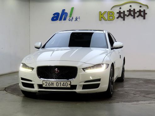 Jaguar XE 20d Portfolio — пробег 108 080 км — фото 2 из 5