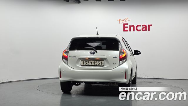 Toyota Prius 1.5 — пробег 49 131 км — фото 4 из 5