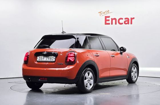 Mini Cooper 5Door Standard 3rd — пробег 64 690 км — фото 2 из 5