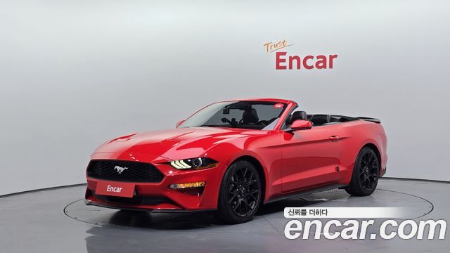 Ford Mustang Convertible — пробег 72 649 км — фото 1 из 5