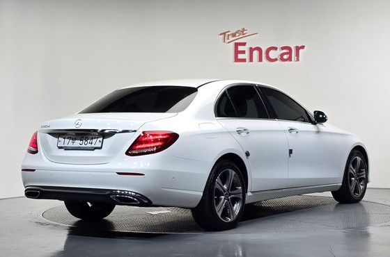 Mercedes-Benz E-Class E220d Avantgarde — пробег 74 799 км — фото 2 из 5