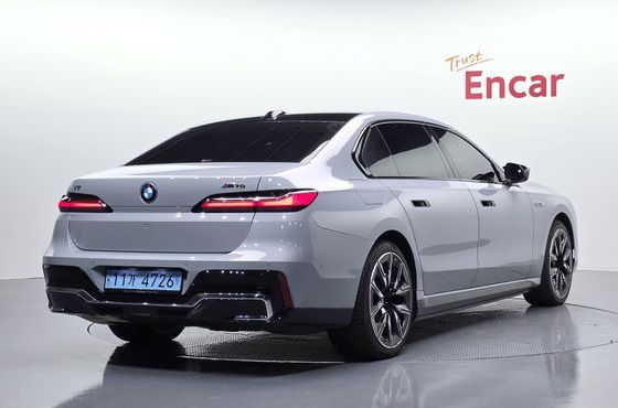BMW i7 M70 xDrive — пробег 49 798 км — фото 2 из 5