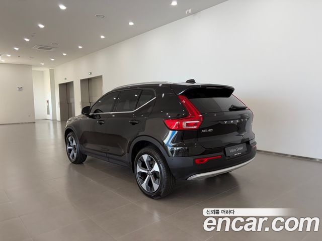 Volvo XC40 B4 Ultra Bright — пробег 9 956 км — фото 2 из 5