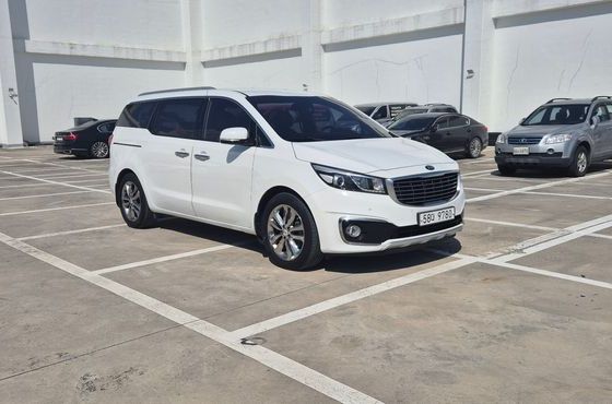 Kia Carnival 9-seater Prestige — пробег 136 000 км — фото 2 из 5