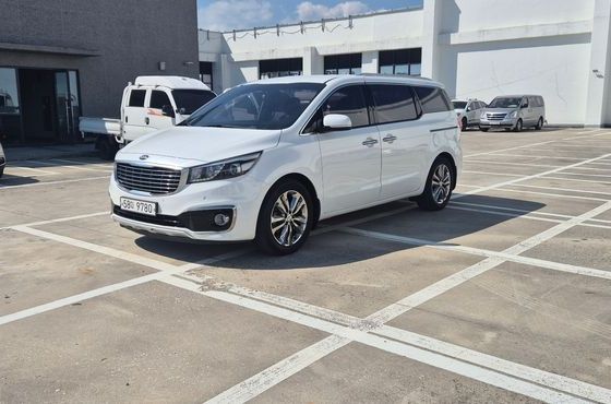 Kia Carnival 9-seater Prestige — пробег 136 000 км — фото 3 из 5