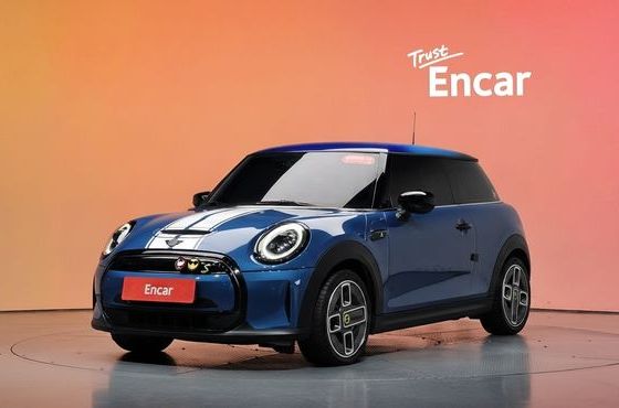 Mini Cooper Gen ZE Edition 3rd — пробег 16 837 км — фото 1 из 5