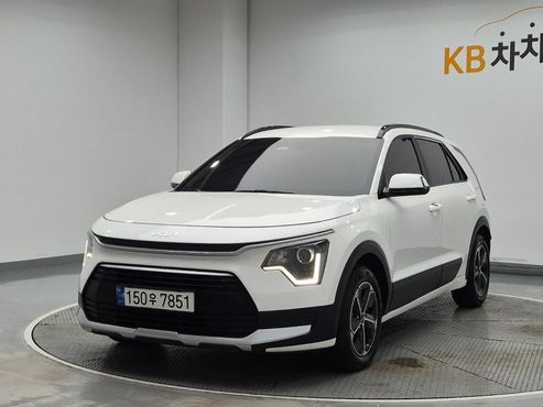 Kia Niro Prestige — пробег 22 700 км — фото 1 из 5