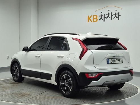 Kia Niro Prestige — пробег 22 700 км — фото 2 из 5