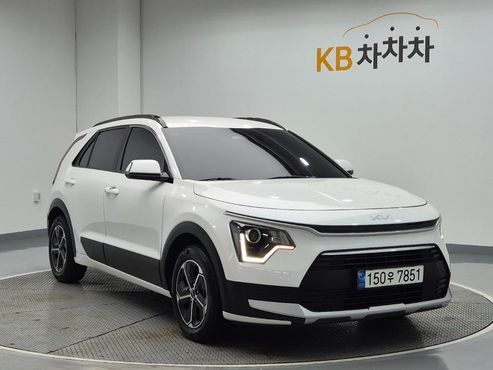 Kia Niro Prestige — пробег 22 700 км — фото 4 из 5