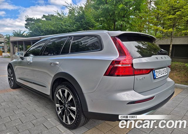 Volvo V60 B5 Ultimate AWD — пробег 34 790 км — фото 4 из 5