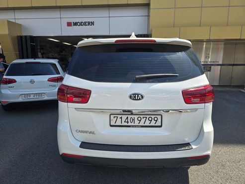 Kia Carnival 11-Seater Prestige — пробег 128 907 км — фото 3 из 5