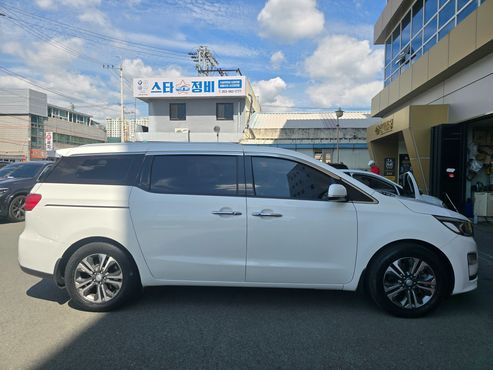 Kia Carnival 11-Seater Prestige — пробег 128 907 км — фото 4 из 5
