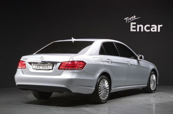 Mercedes-Benz E-Class E200 Elegance — пробег 72 898 км — фото 2 из 5
