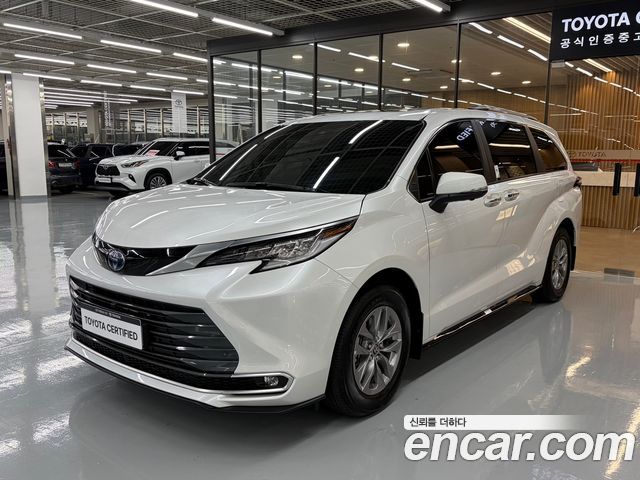 Toyota Sienna 2.5 Hybrid AWD — пробег 3 695 км — фото 1 из 5