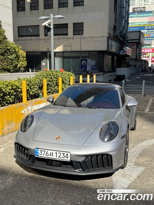Porsche 911 Carrera 4 GTS — пробег 9 000 км — фото 1 из 5