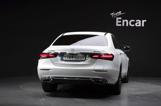 Mercedes-Benz E-Class E300e 4MATIC Exclusive — пробег 54 981 км — фото 4 из 5