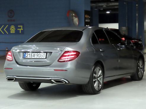 Mercedes-Benz E-Class E300 4MATIC Avnatgarde — пробег 107 894 км — фото 2 из 5
