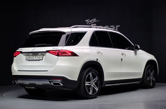 Mercedes-Benz GLE-Class GLE300d 4MATIC — пробег 67 086 км — фото 2 из 5