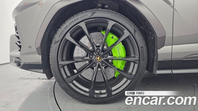 Lamborghini Urus 4.0 V8 — пробег 9 334 км — фото 5 из 5