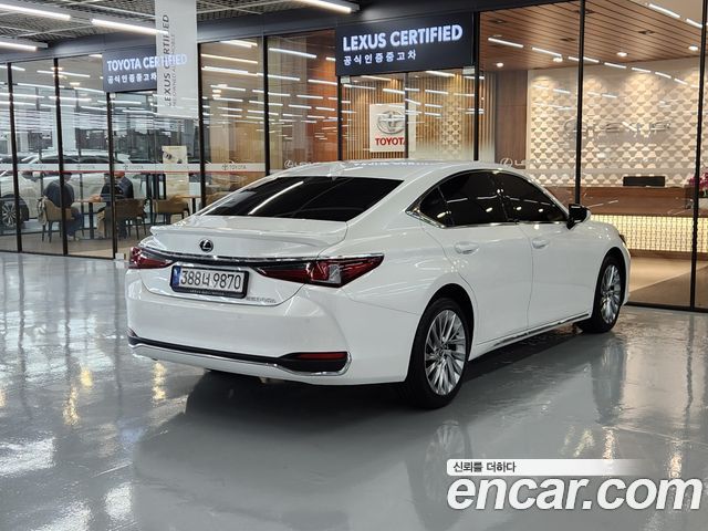 Lexus ES Executive — пробег 18 665 км — фото 2 из 5