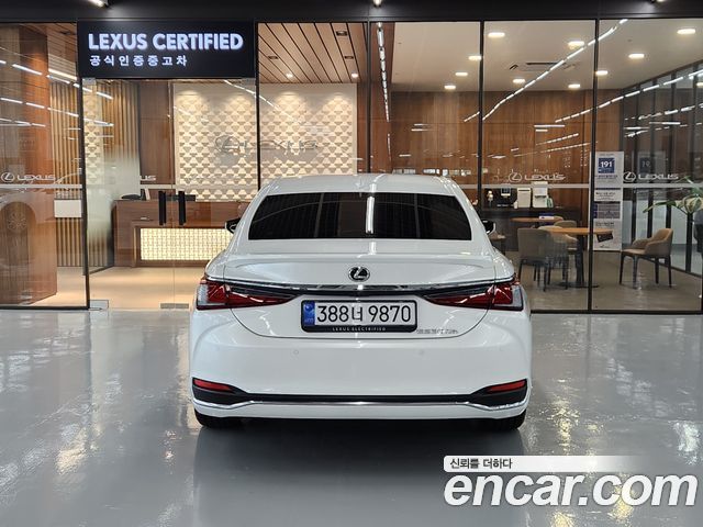 Lexus ES Executive — пробег 18 665 км — фото 4 из 5