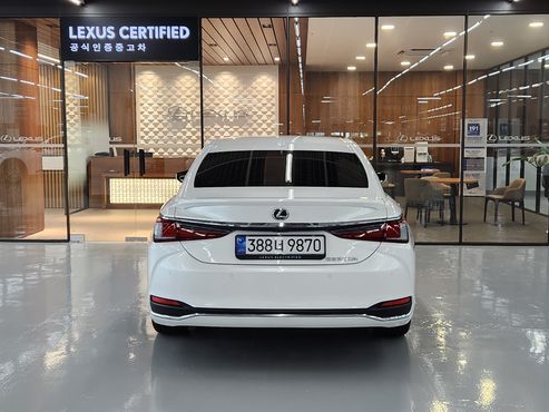 Lexus ES Executive — пробег 18 665 км — фото 4 из 5