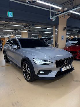 Volvo V60 B5 Ultimate AWD — пробег 50 700 км — фото 1 из 5